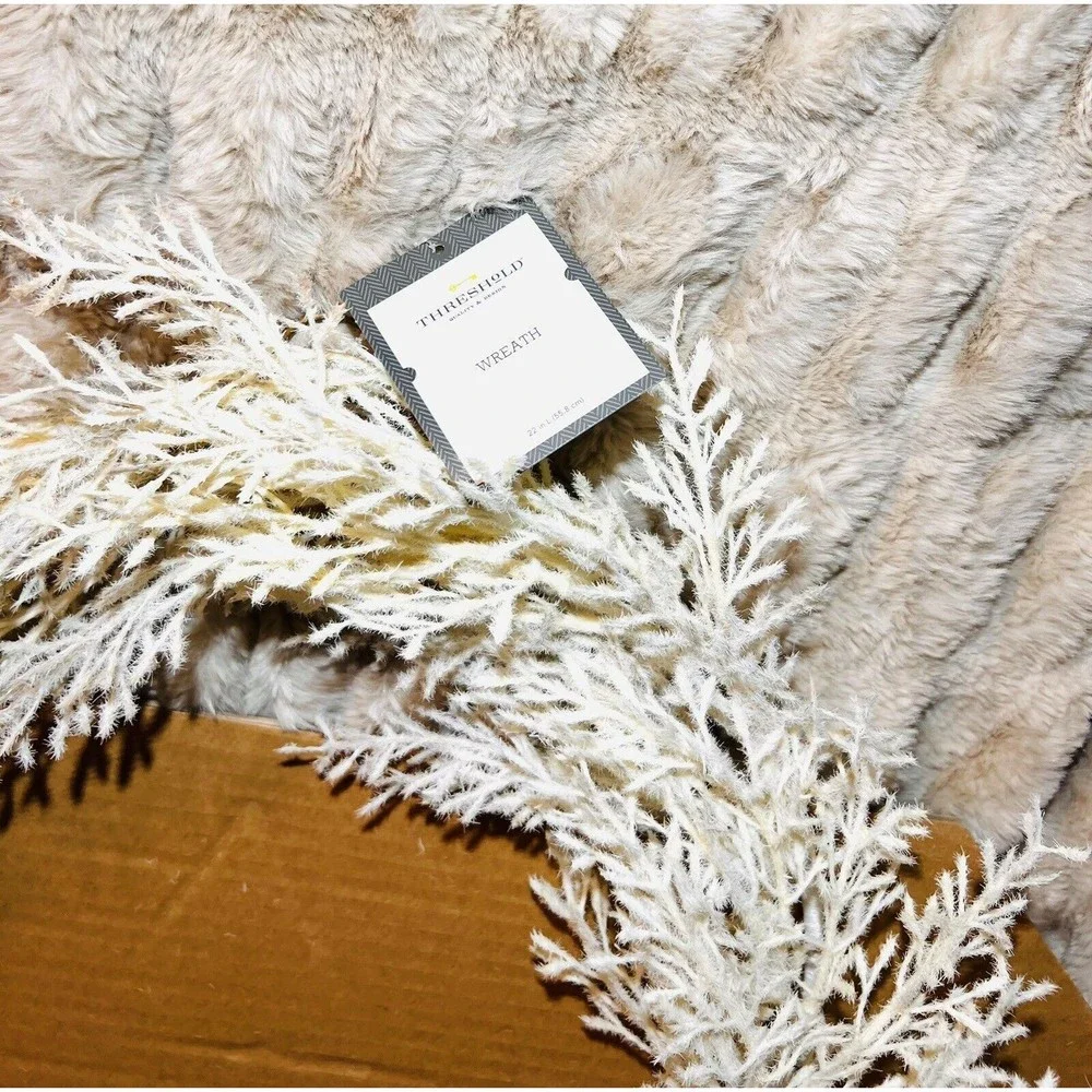 Ring Pampas Grass Botanical Wreath 22 inch - Threshold - New